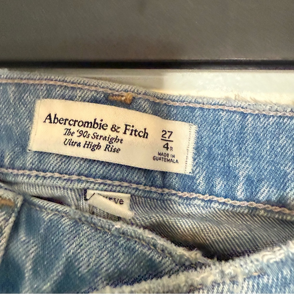 Abercrombie & Fitch High-Rise Light Blue Jeans - Picture 4 of 6
